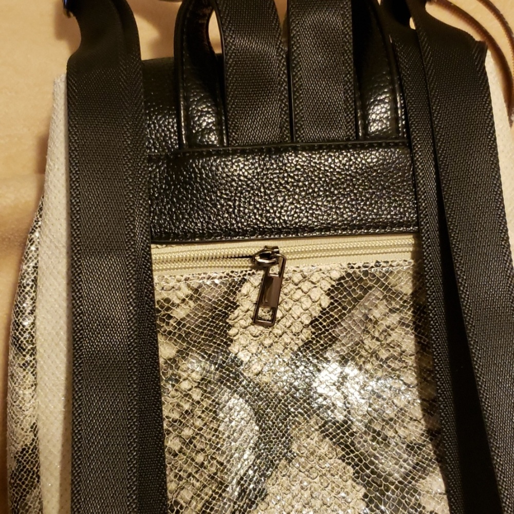 Python Backpack Host Pick - Picture 5 of 5